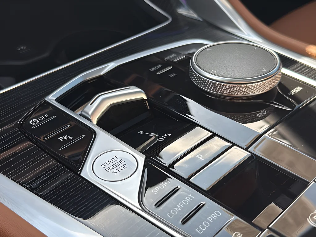 Used 2024 White BMW M60i image 10