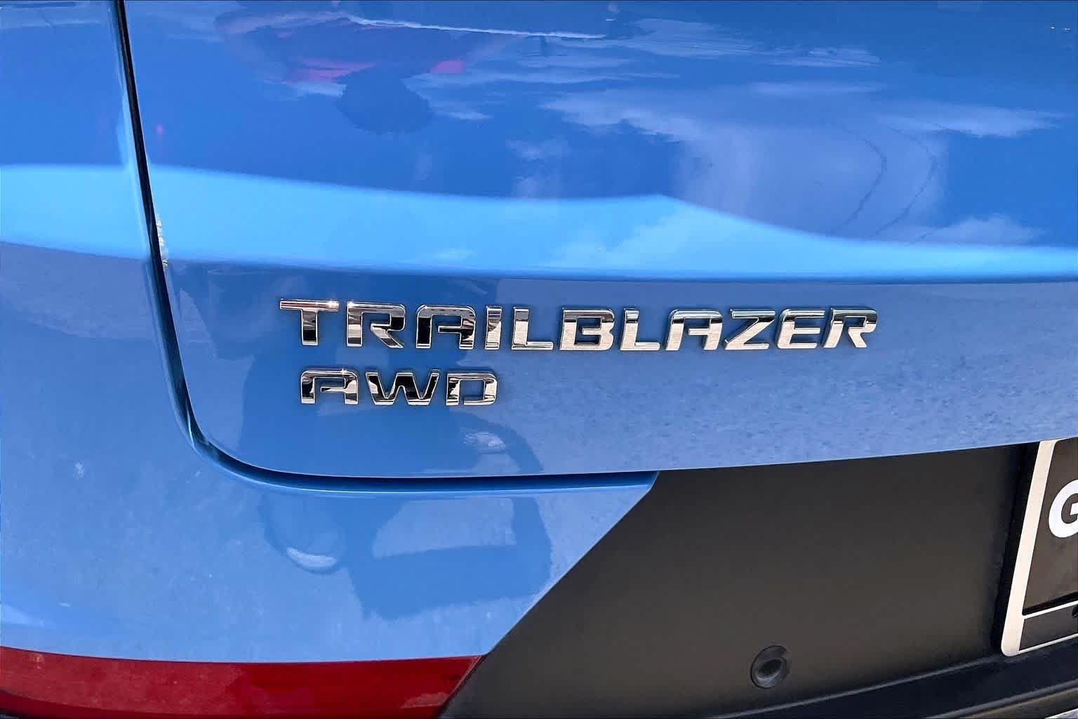 Used 2024 Fountain Blue Chevrolet ACTIV image 31