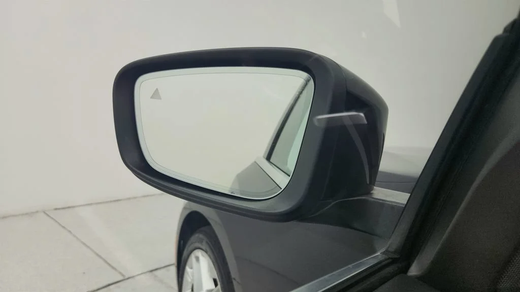 2025 BMW 3 Series 330i - Photo 16