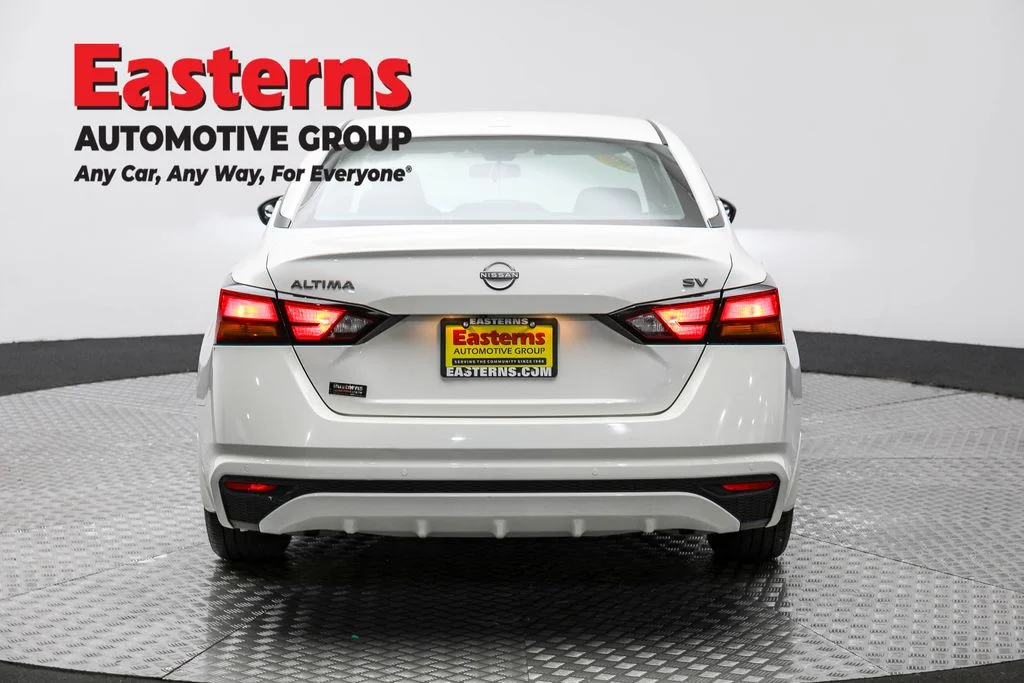 Used 2024 White Nissan 2.5 SV image 6