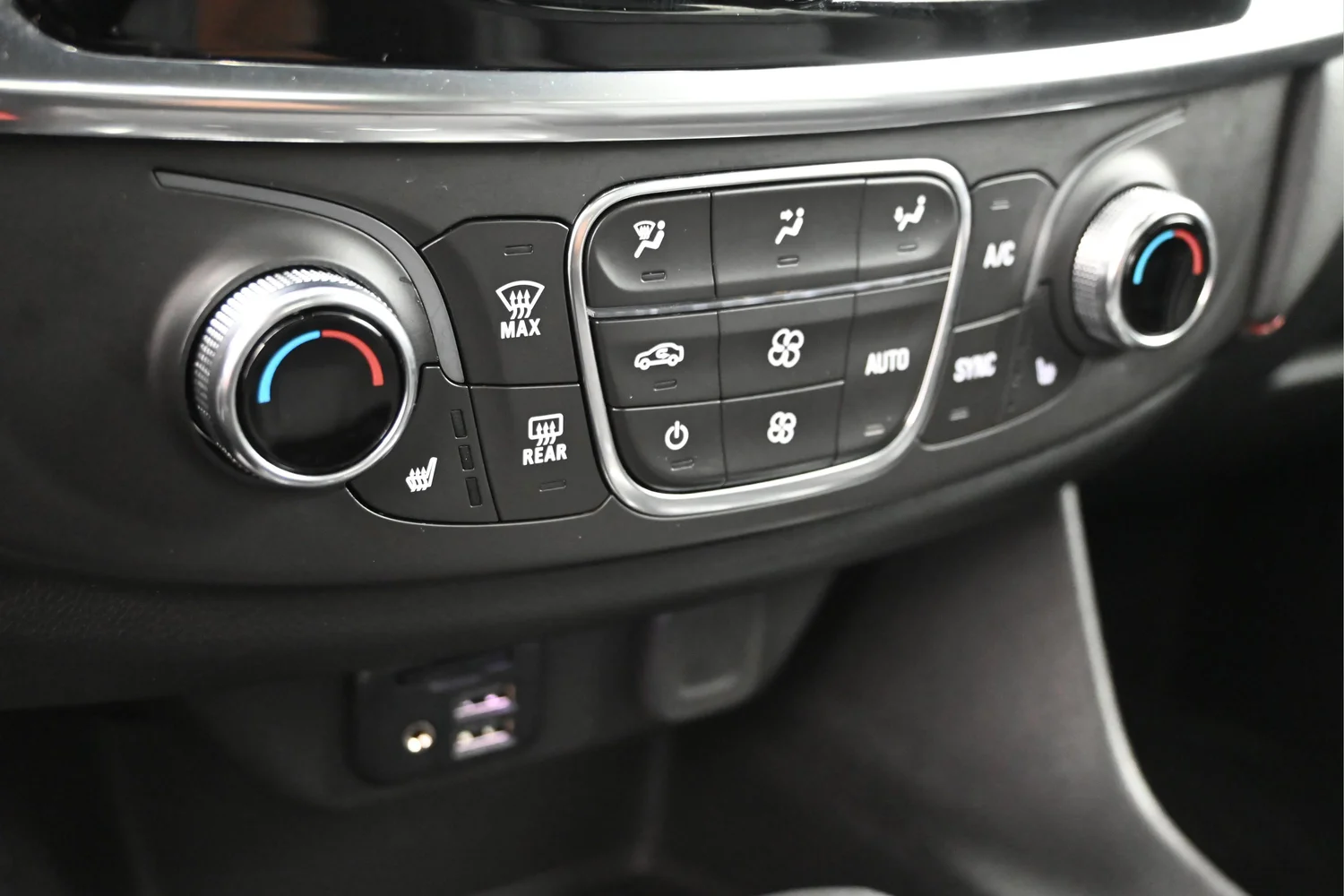 Used 2023 White Chevrolet RS image 22