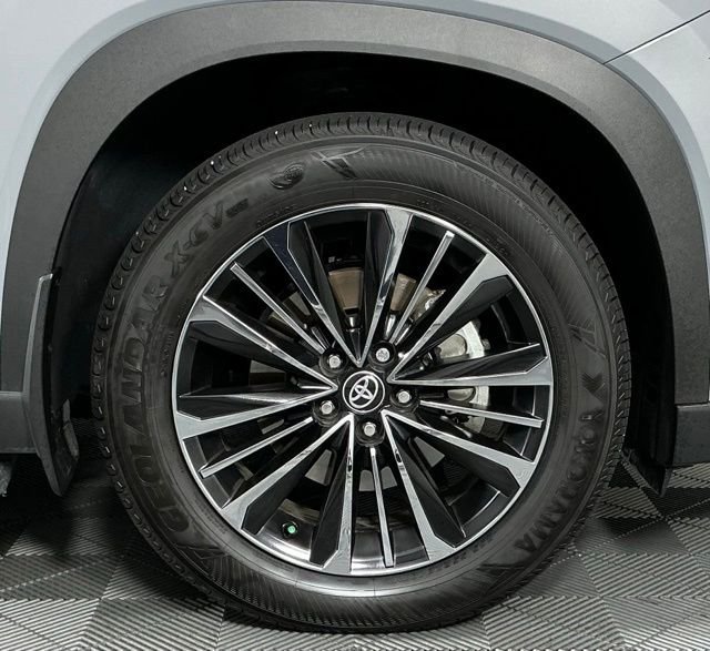 Used 2026 Silver Toyota MAX Platinum image 8