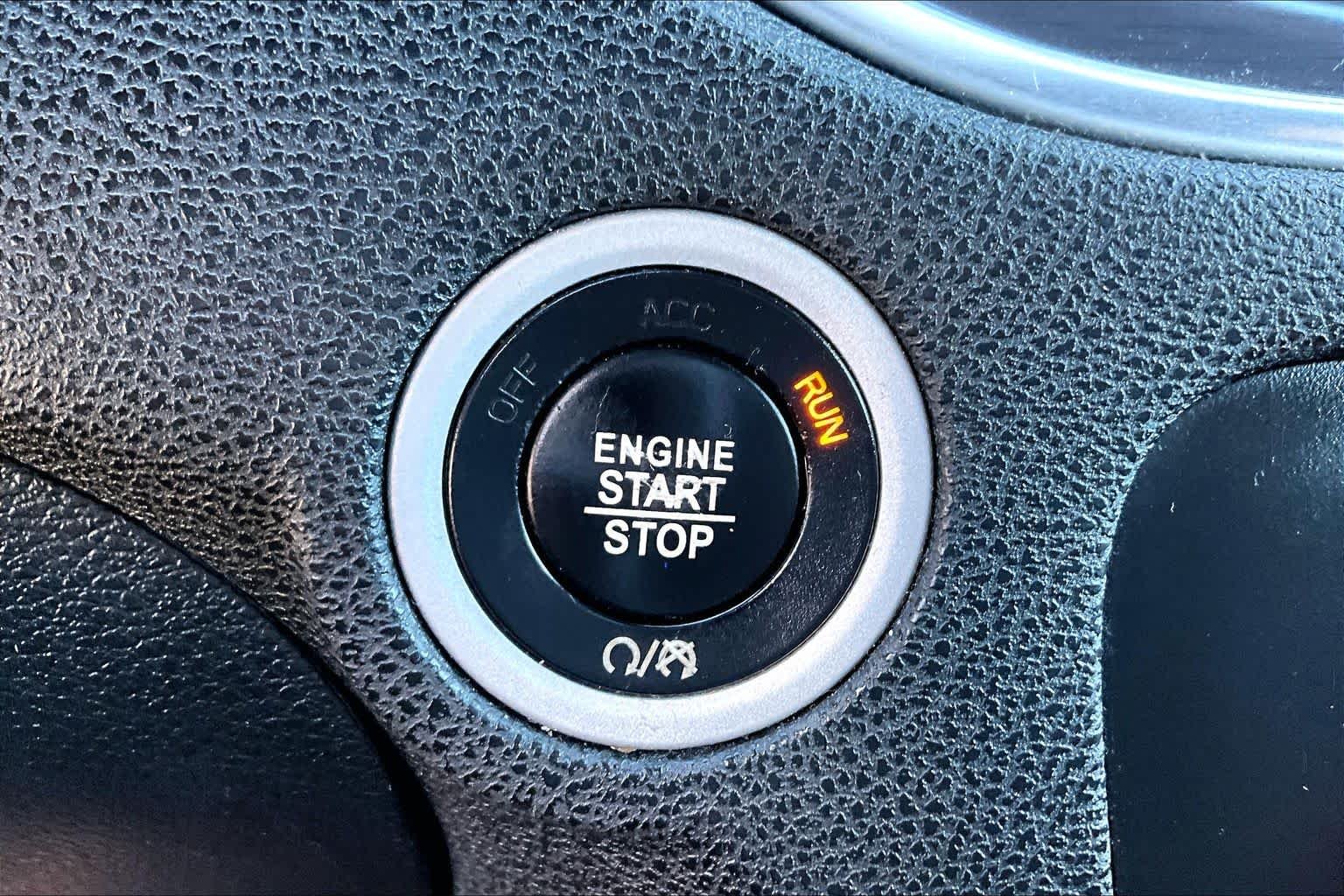 Used 2017 Pitch Black Clearcoat Dodge SE image 34