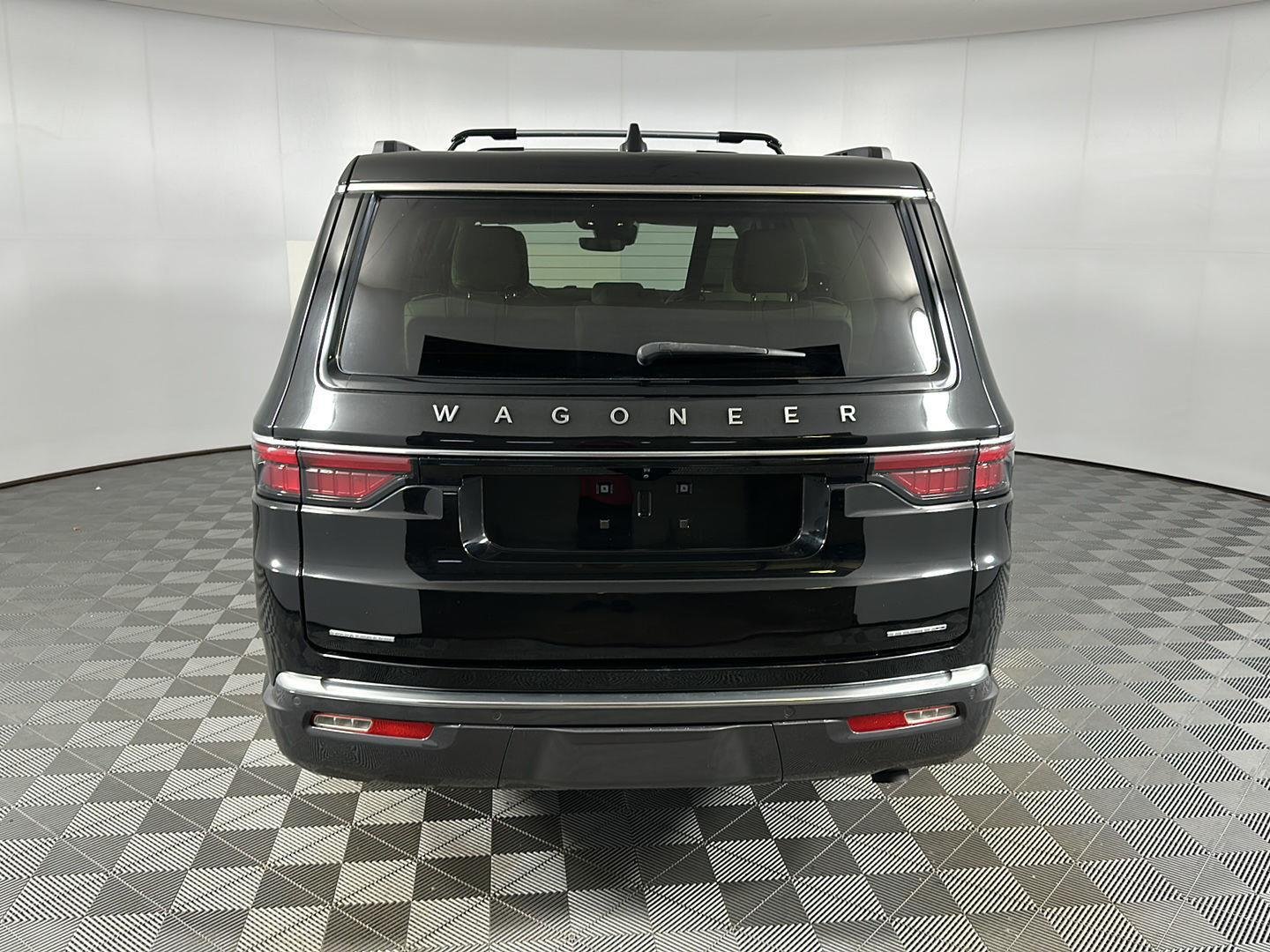 Used 2022 Diamond Black Crystal Pearlcoat Jeep Series II image 11