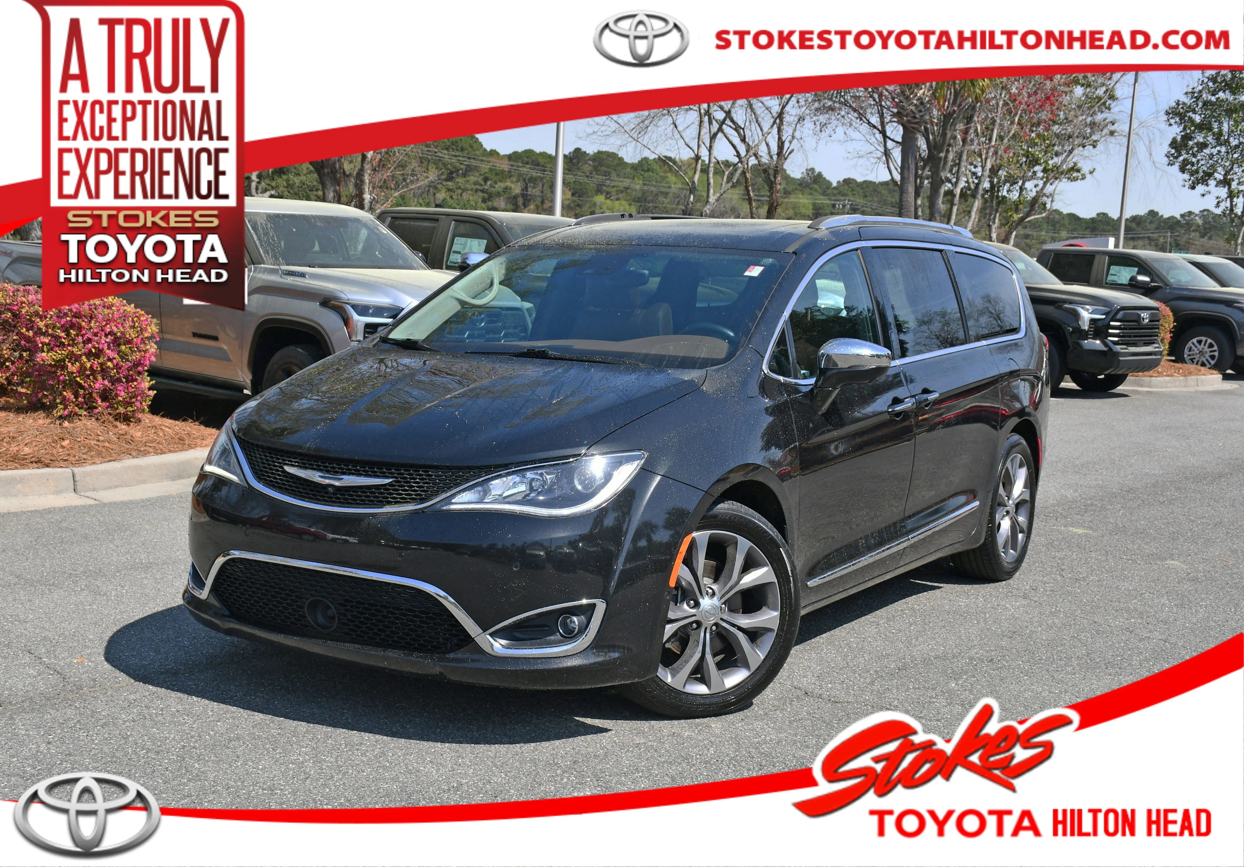 2017 Chrysler Pacifica Limited's photo