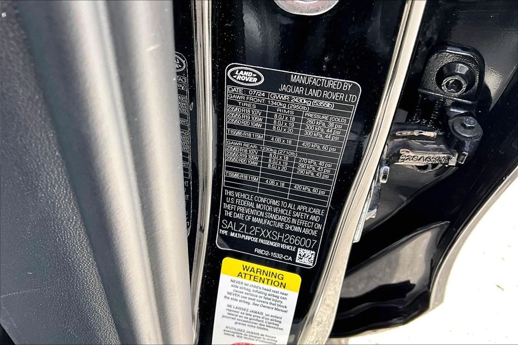 Used 2025 Santorini Black Metallic Land Rover Dynamic image 33