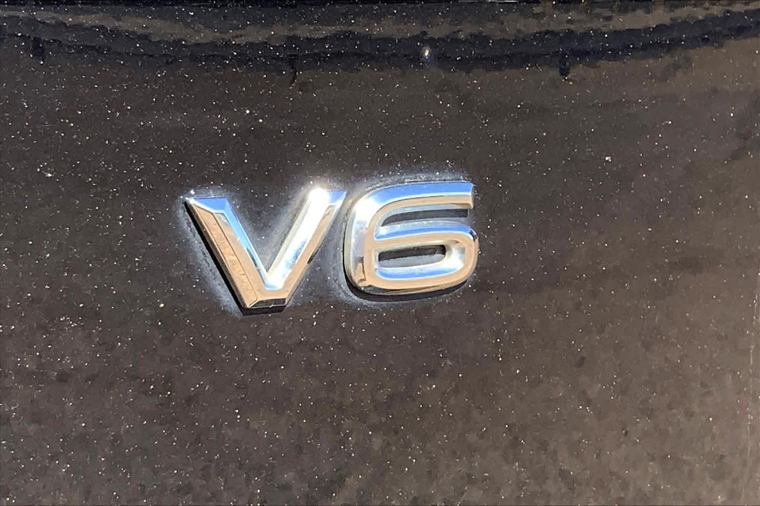 Used 2019 Deep Black Pearl Volkswagen 3.6L V6 SE image 10