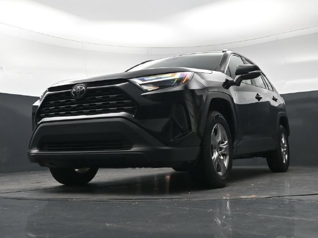 Used 2025 Midnight Black Metallic Toyota XLE image 27