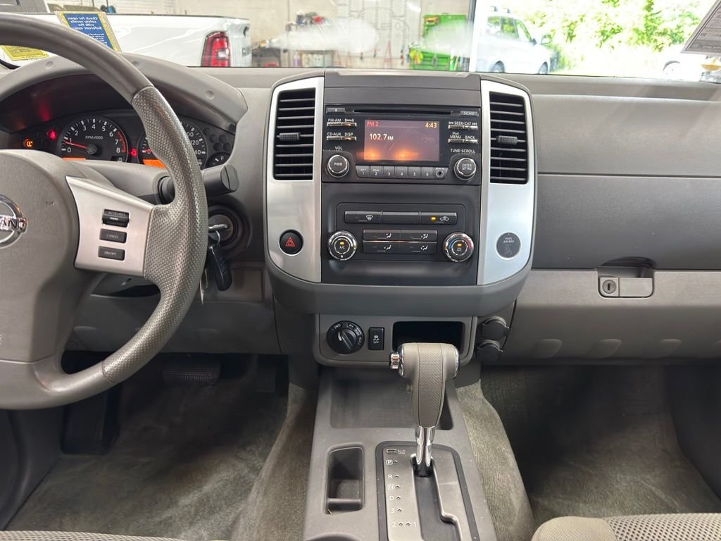 Used 2014 Silver Nissan SV image 16