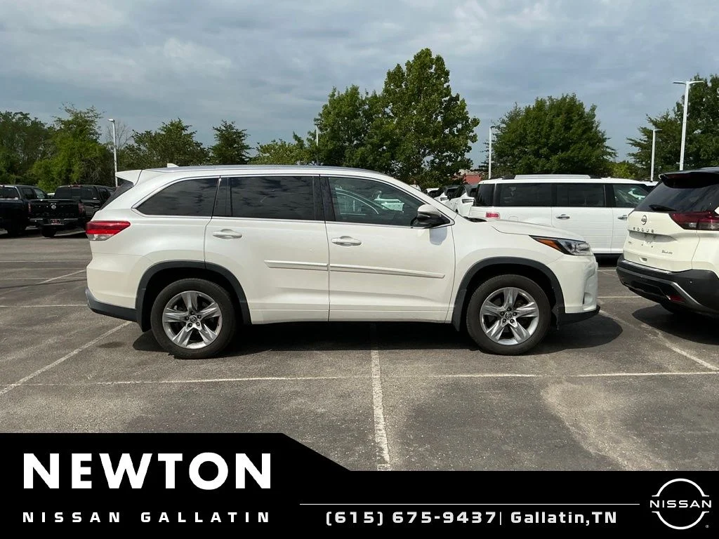 Used 2017 Blizzard Pearl Toyota Limited image 3