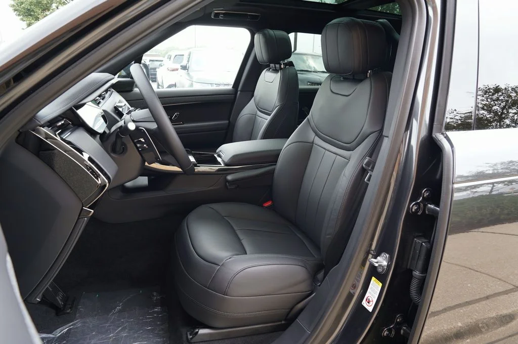 New 2026 Carpathian Grey Land Rover Dynamic SE image 12