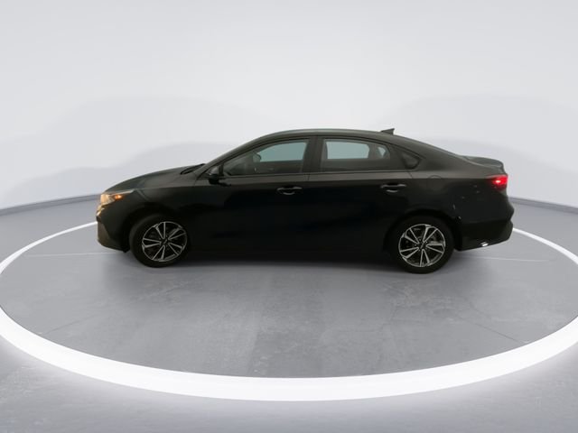 Used 2023 Black Kia LXS image 3