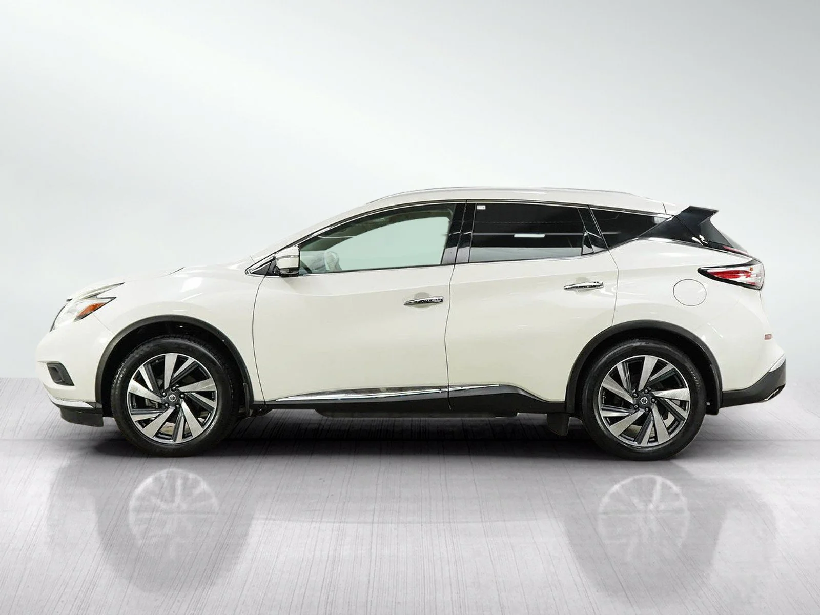 Used 2017 Nissan Murano Platinum with VIN 5N1AZ2MH1HN148111 for sale in Burnsville, Minnesota