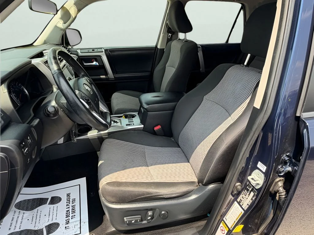 Used 2018 Nautical Blue Metallic Toyota SR5 image 14