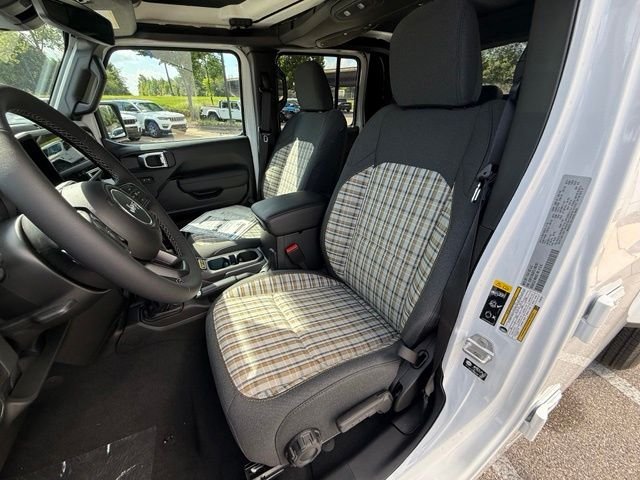 New 2026 Bright White Clear-Coat Exterior Paint Jeep 85th Anniversary Edition image 20