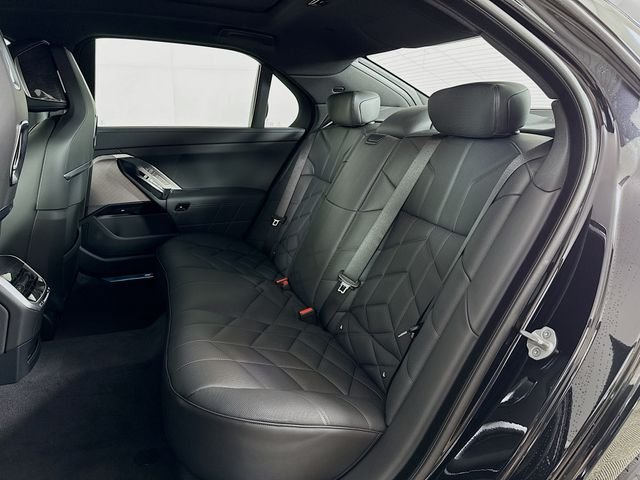2025 BMW 7 Series 760i - Photo 26