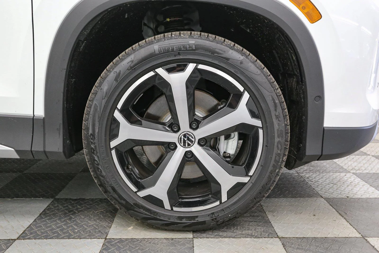 New 2026 Pure White Volkswagen SE image 12