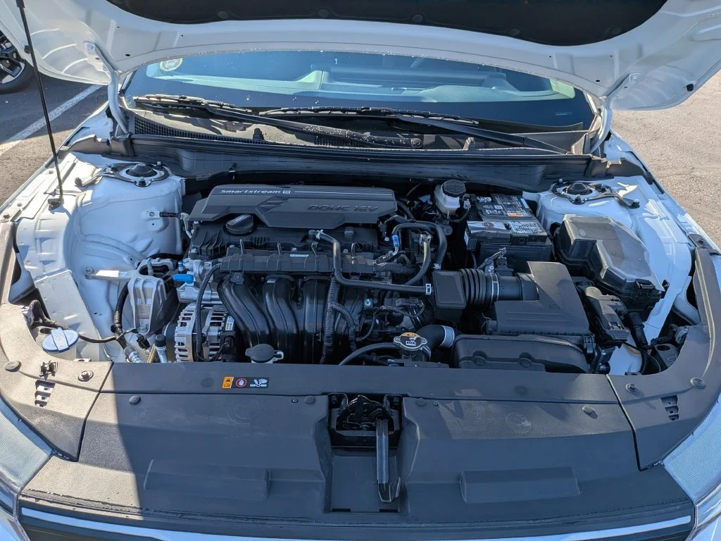 New 2027 Snow White Pearl Kia LXS image 36