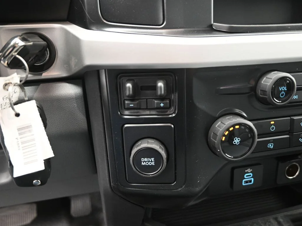New 2026 Oxford White Ford XL image 40