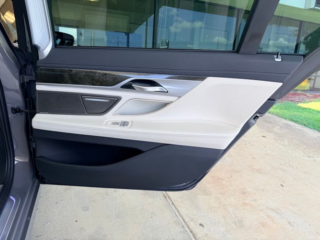 Used 2021 Gray BMW 740i image 34