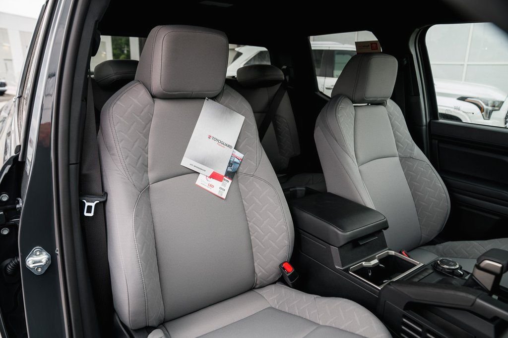 2025 Toyota Tacoma SR5 - Photo 29