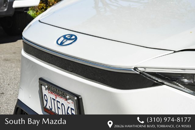 Used 2023 Beige Toyota XLE image 5