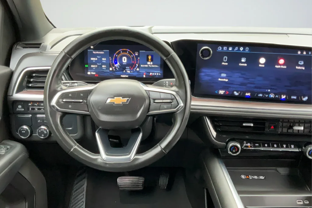 2025 Chevrolet Suburban LT - Photo 12