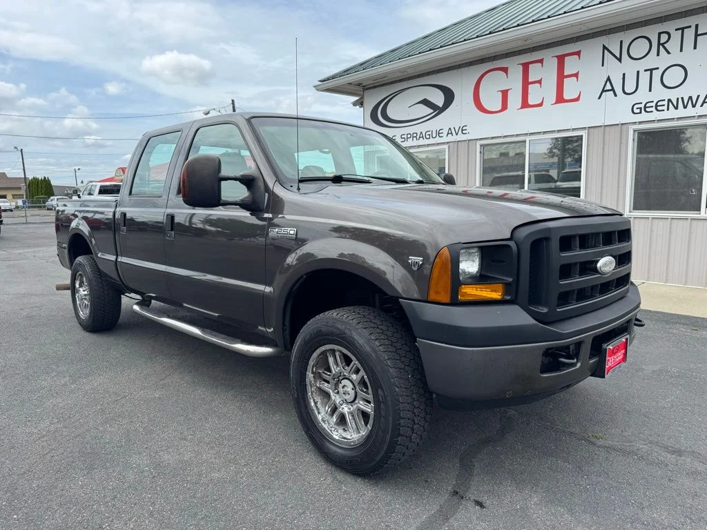 Used 2006 Gray Ford XL image 10