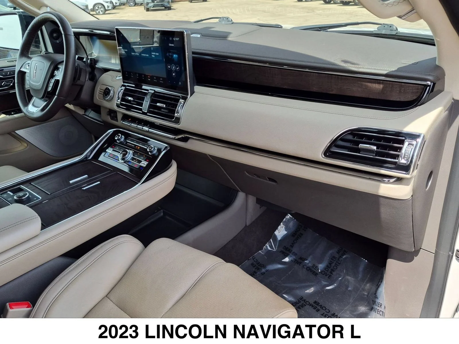 Used 2023 White Lincoln Reserve image 27