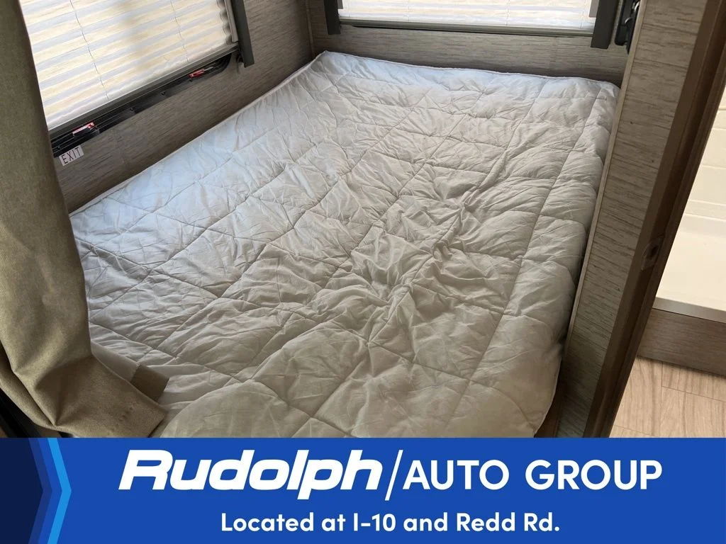 Used 2022 Oxford White Ford Base image 40