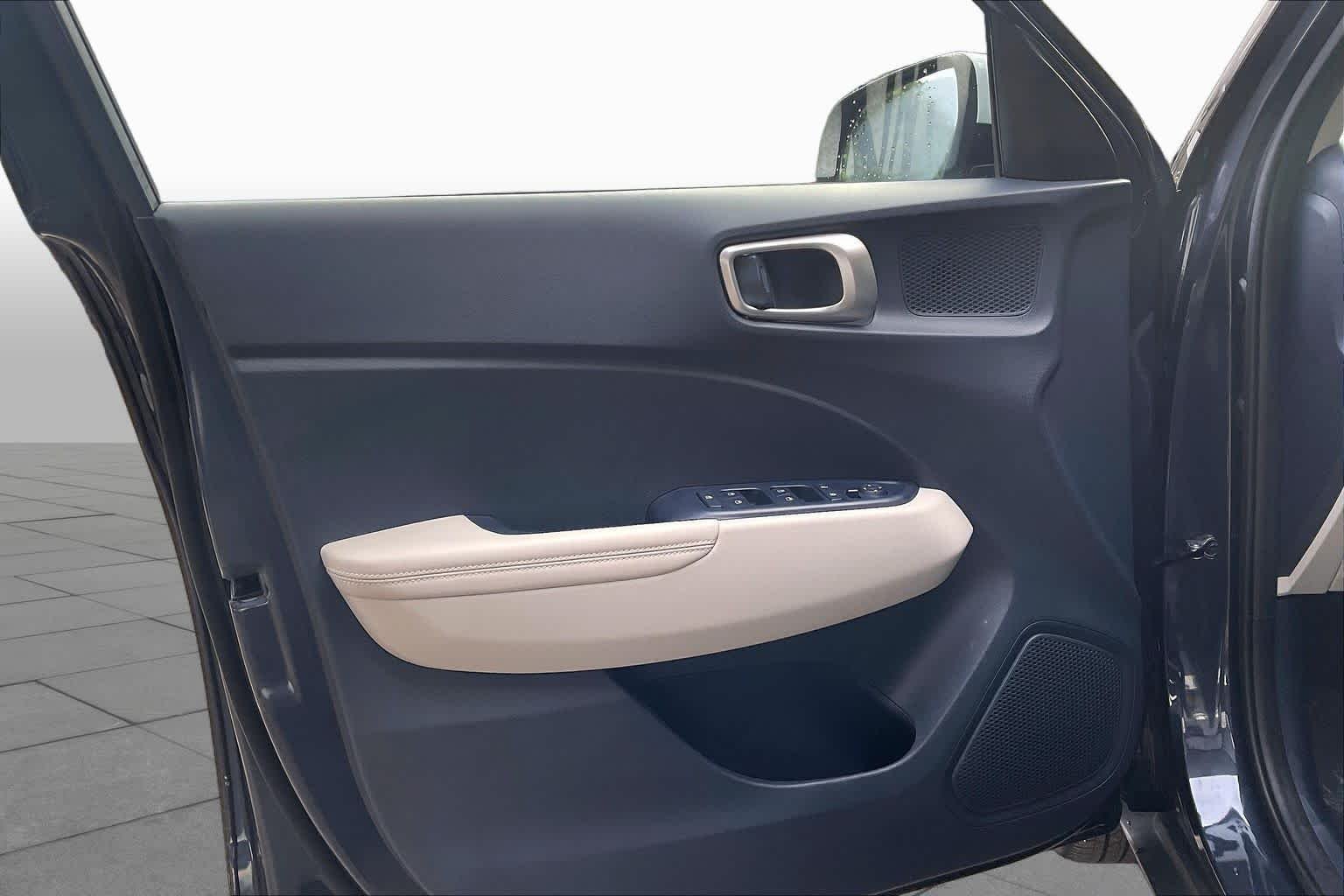 Used 2025 Denim w/White Roof Hyundai Limited image 22