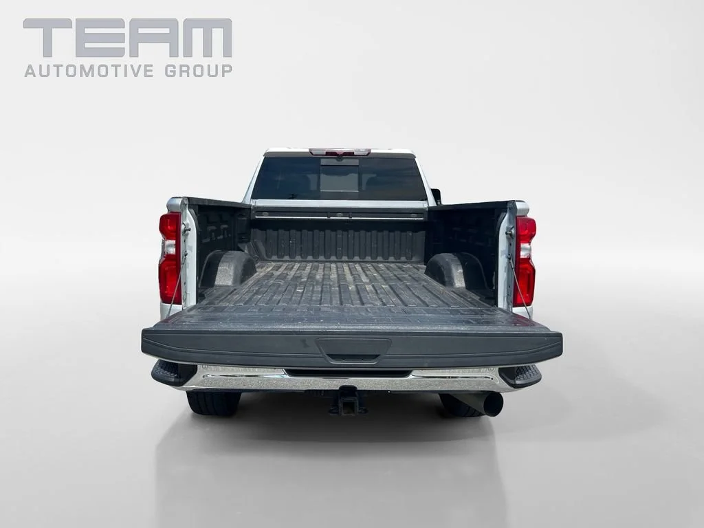 Used 2022 Silver Ice Metallic Chevrolet LTZ image 13