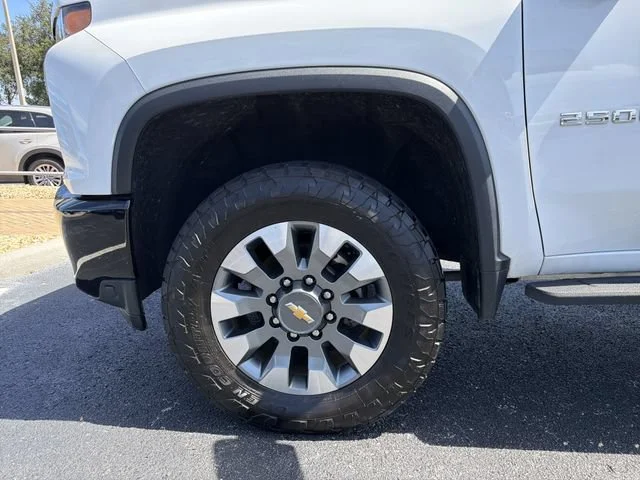 Used 2022 Summit White Chevrolet Custom image 30