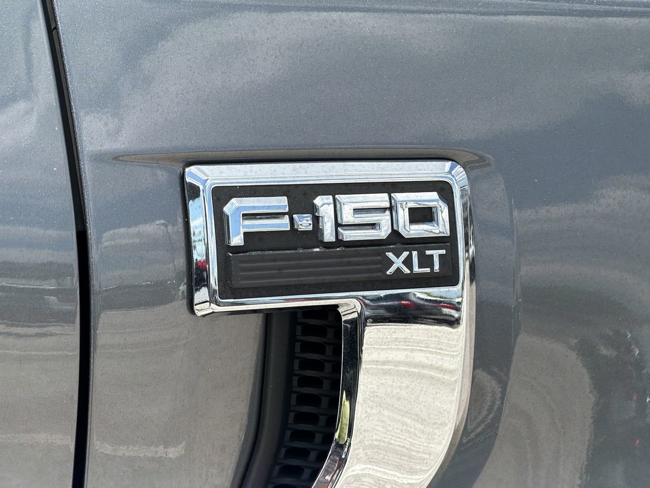Used 2024 Gray Metallic Ford XLT image 8