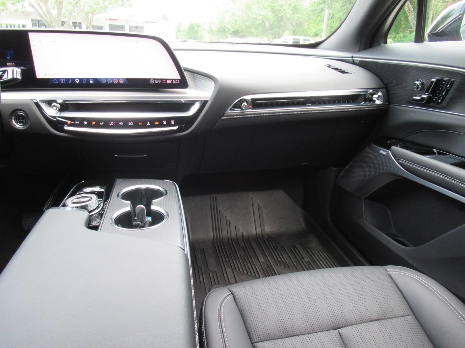 Used 2025 Red Cadillac Luxury image 15
