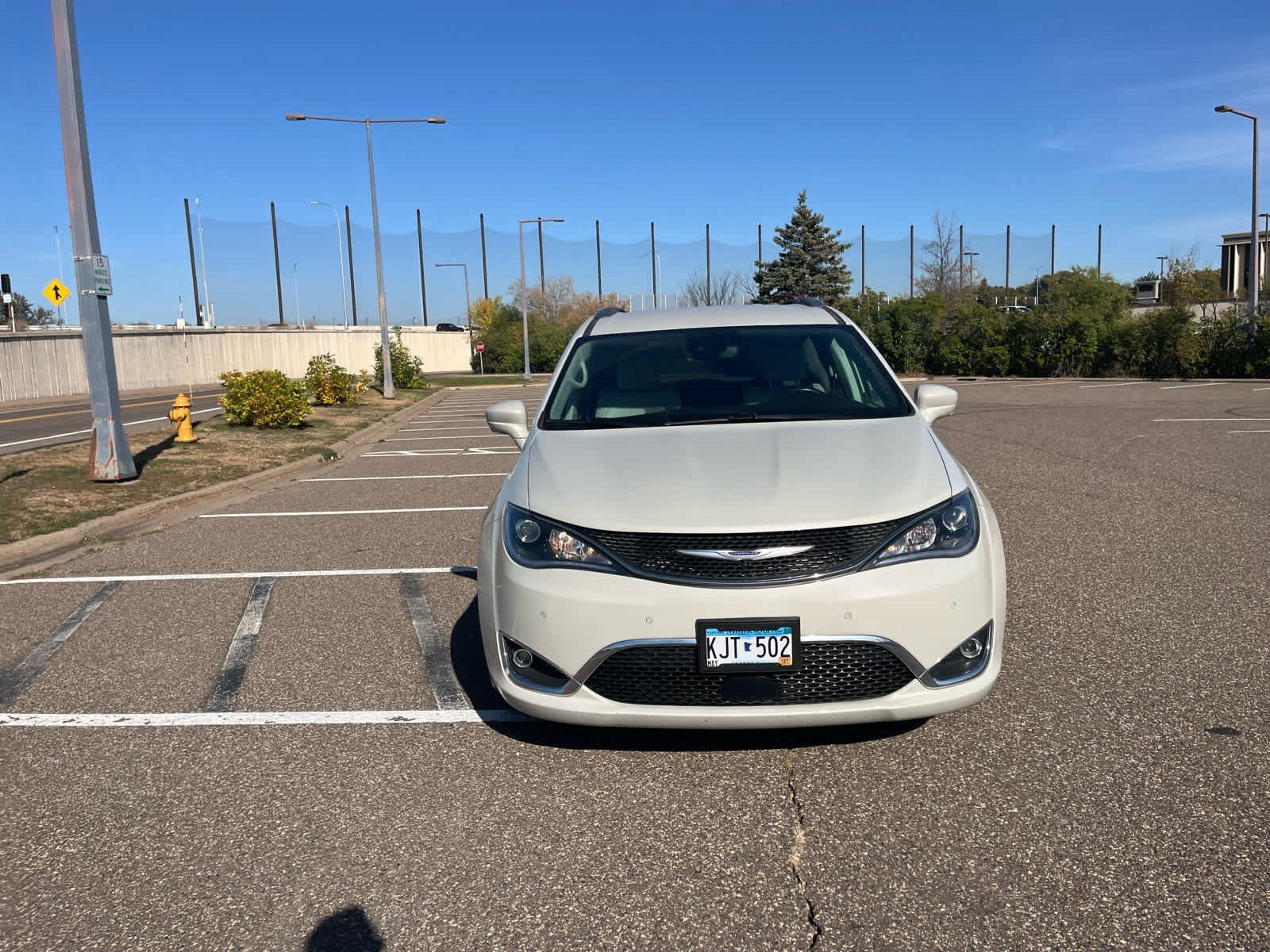 Used 2020 Luxury White Pearlcoat Chrysler Touring L image 2