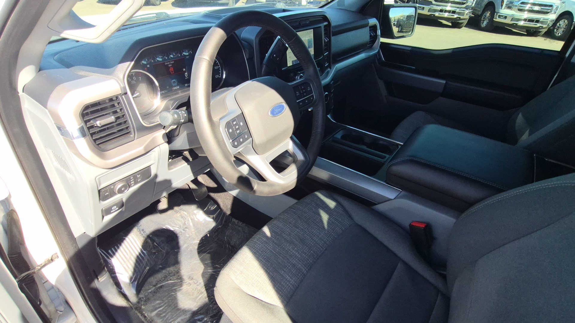 Used 2022 Oxford White Ford XLT image 13