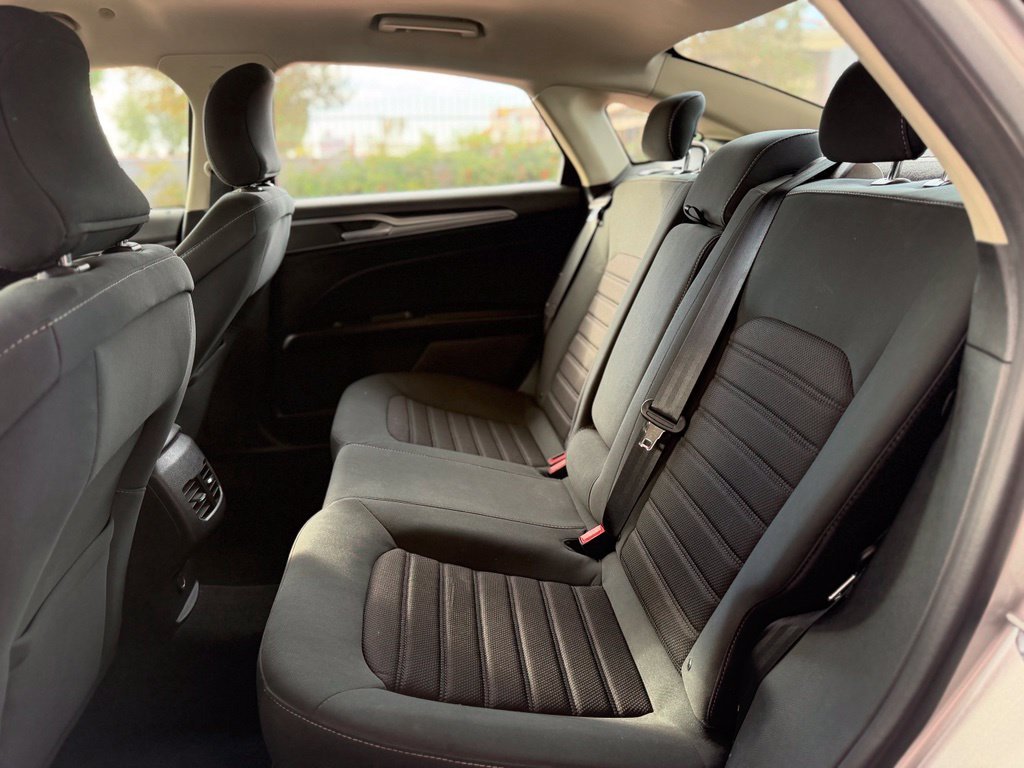 Used 2019 Ingot Silver Ford SE image 4