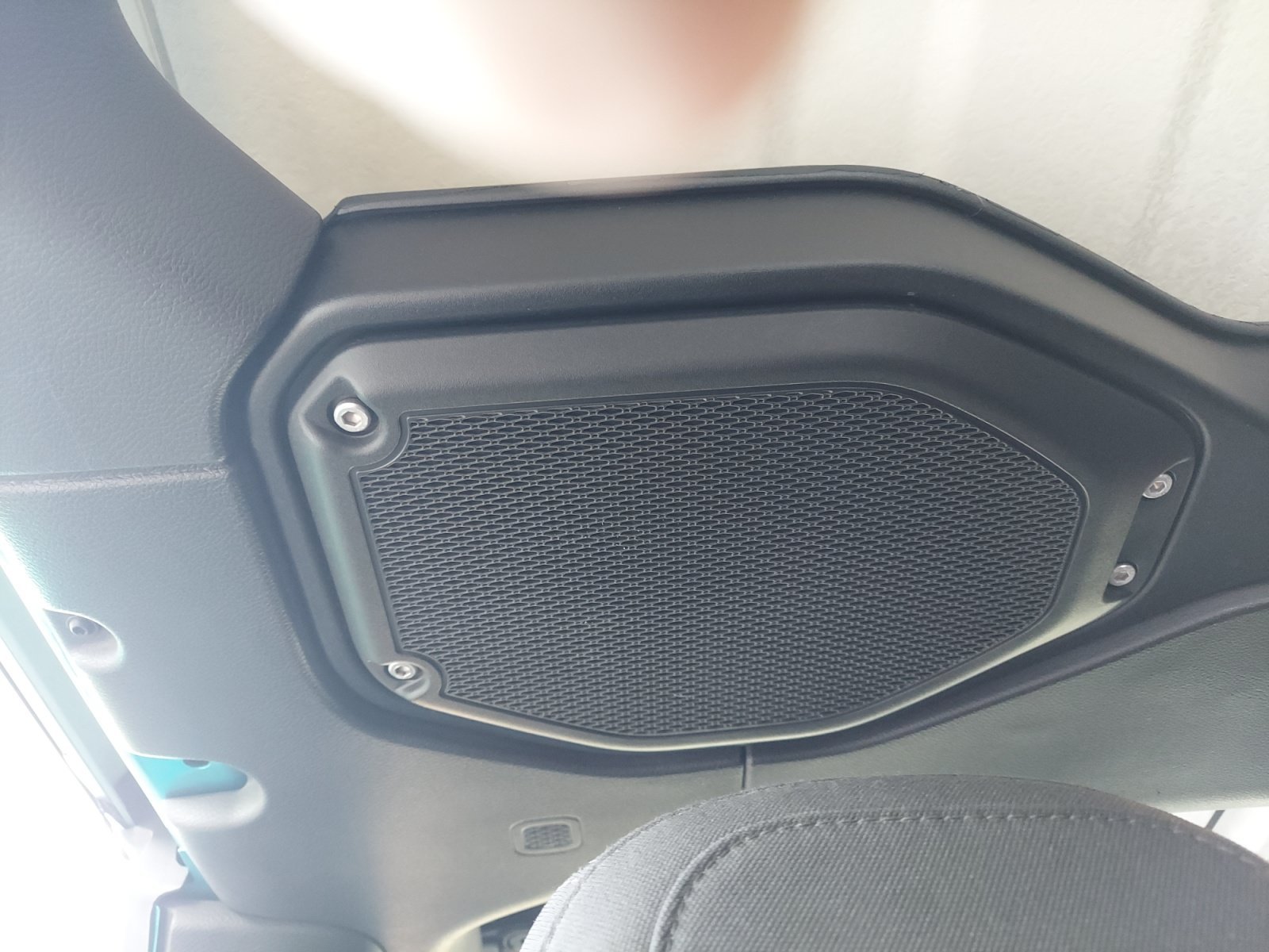 Used 2020 Bikini Pearlcoat Jeep Sport S image 25