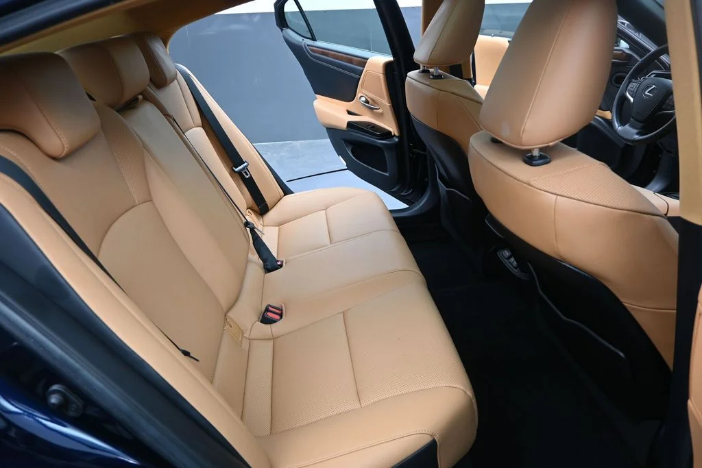 Used 2023  Lexus 350 image 30