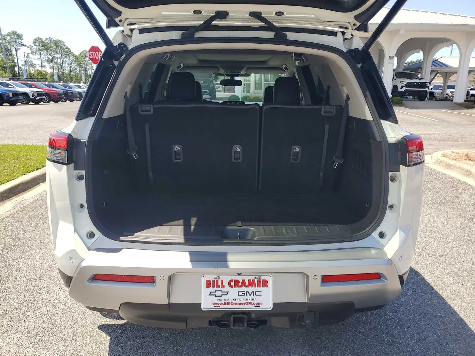 Used 2022  Nissan Platinum image 5