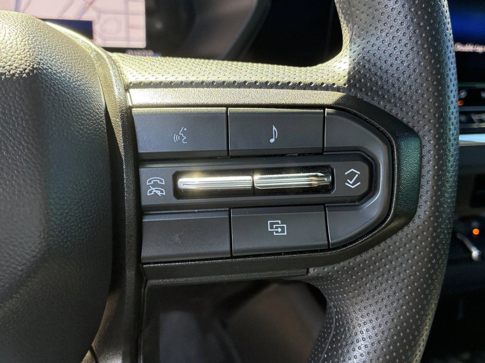 Used 2025 Black Chevrolet Trail Boss image 22