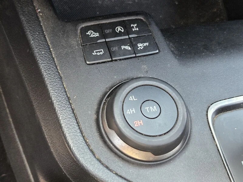 Used 2019 Shadow Black FORD LARIAT 4WD SUPERCREW 5