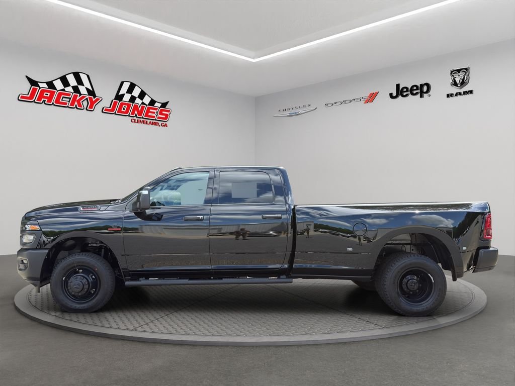 New 2026 Diamond Black Crystal Pearl-Coat Exterior Paint RAM Tradesman image 3
