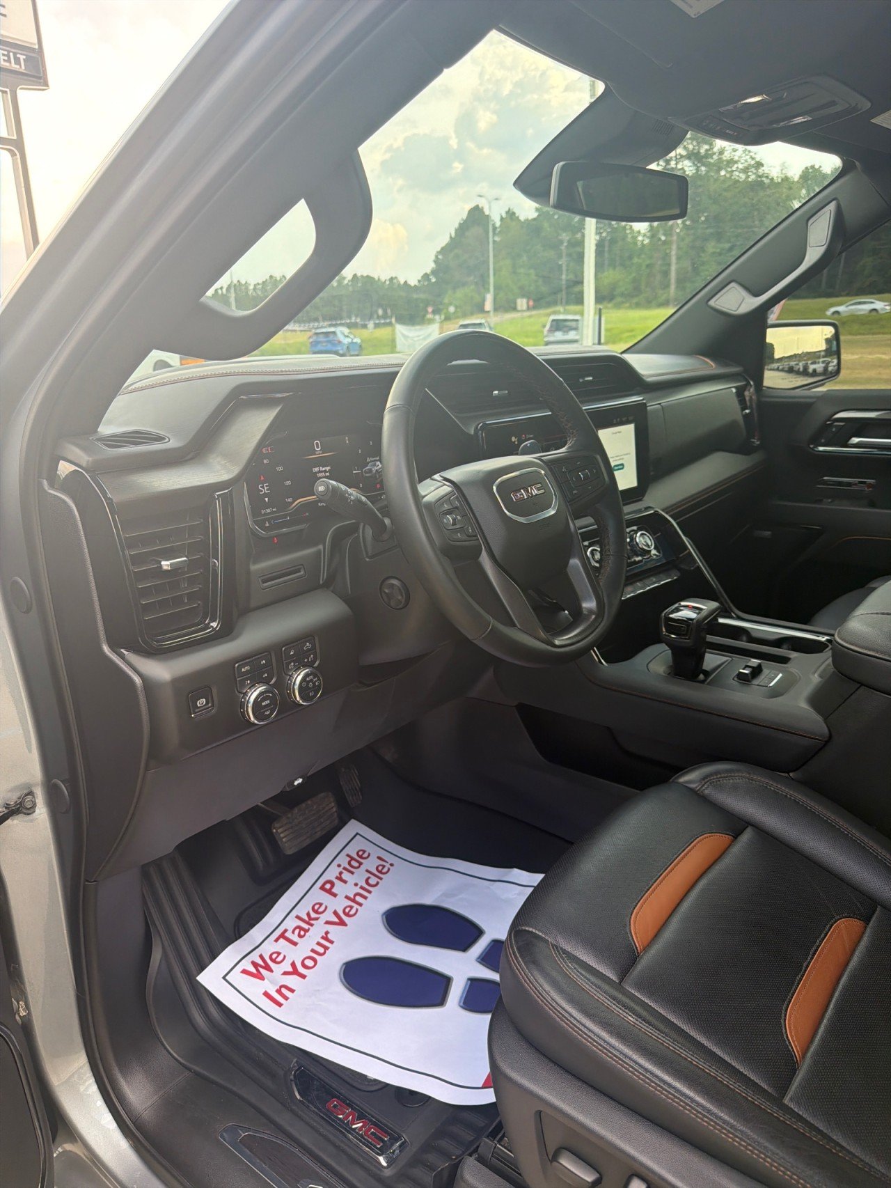 Used 2025 Sterling Metallic GMC AT4 image 8