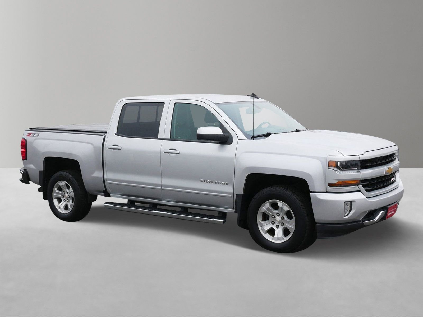 Used 2018 Chevrolet Silverado 1500 LT with VIN 3GCUKREC9JG608146 for sale in White Bear Lake, Minnesota