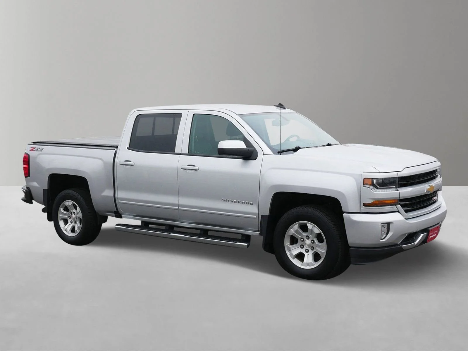 Used 2018 Chevrolet Silverado 1500 LT with VIN 3GCUKREC9JG608146 for sale in White Bear Lake, Minnesota
