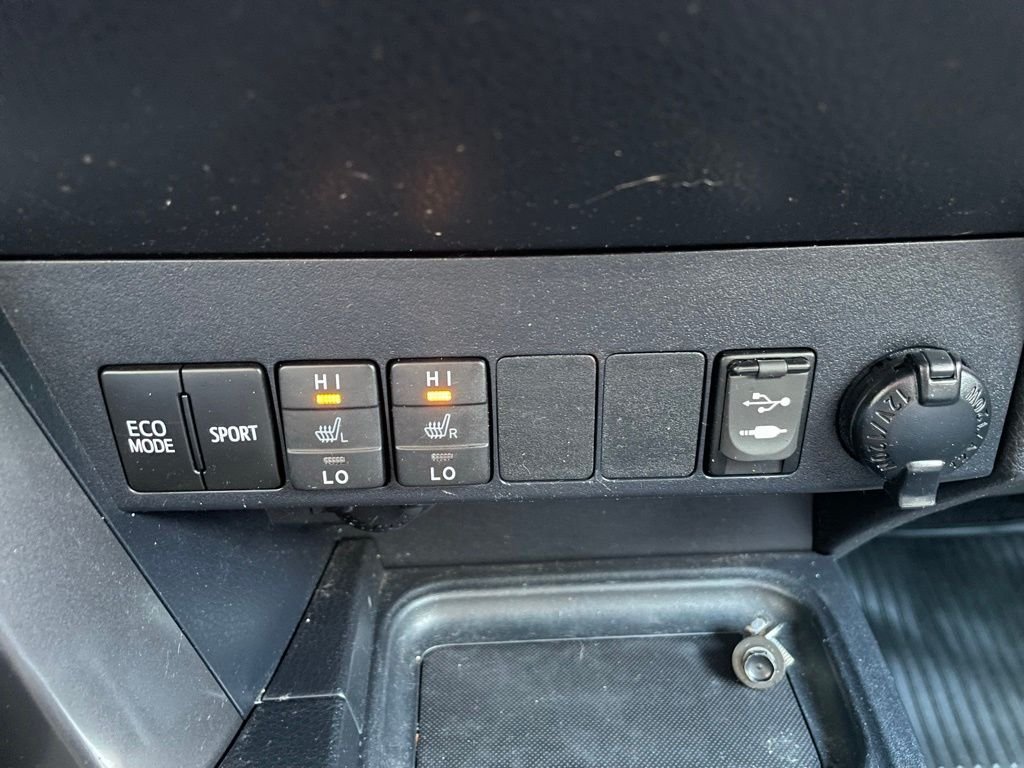 Used 2018 Magnetic Gray Metallic Toyota SE image 18
