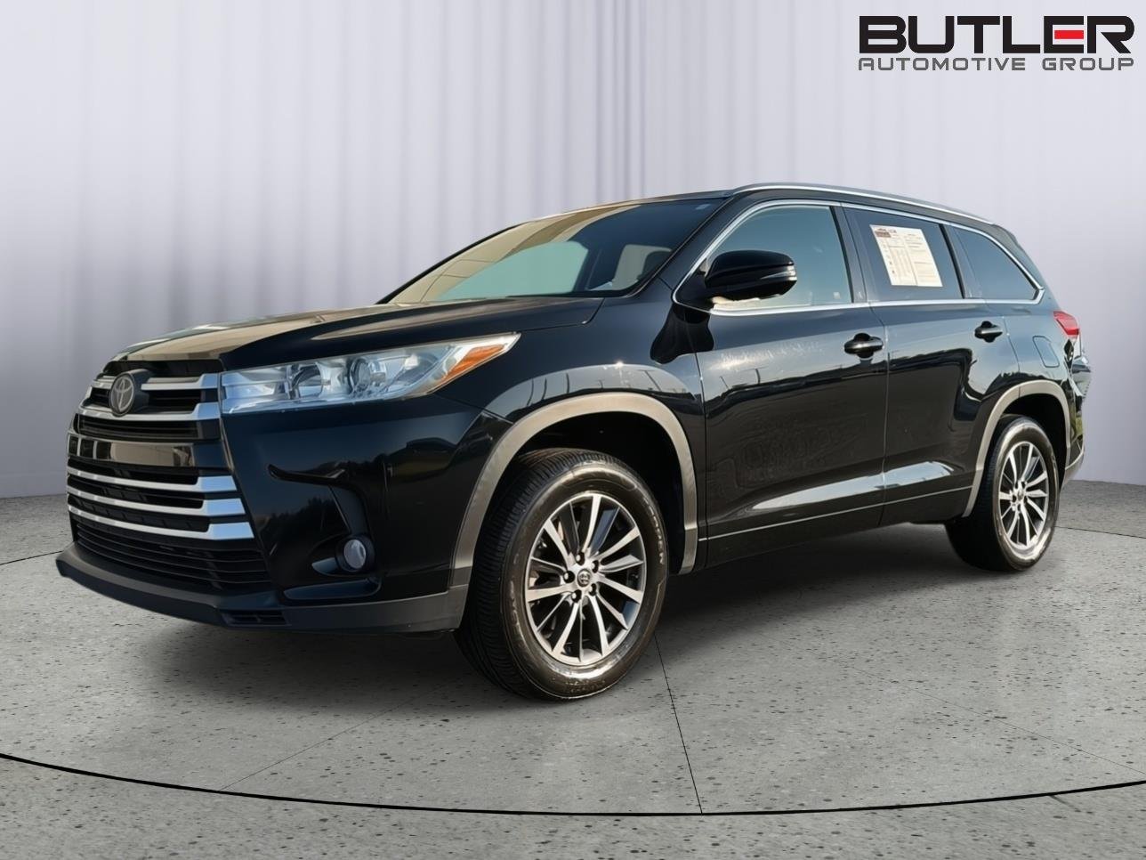 Used 2017 Midnight Black Metallic Toyota XLE image 1