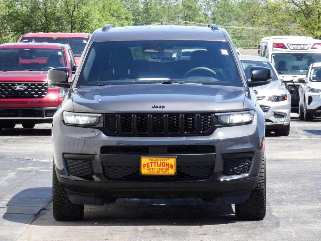 Used 2023 Gray Jeep Altitude image 5